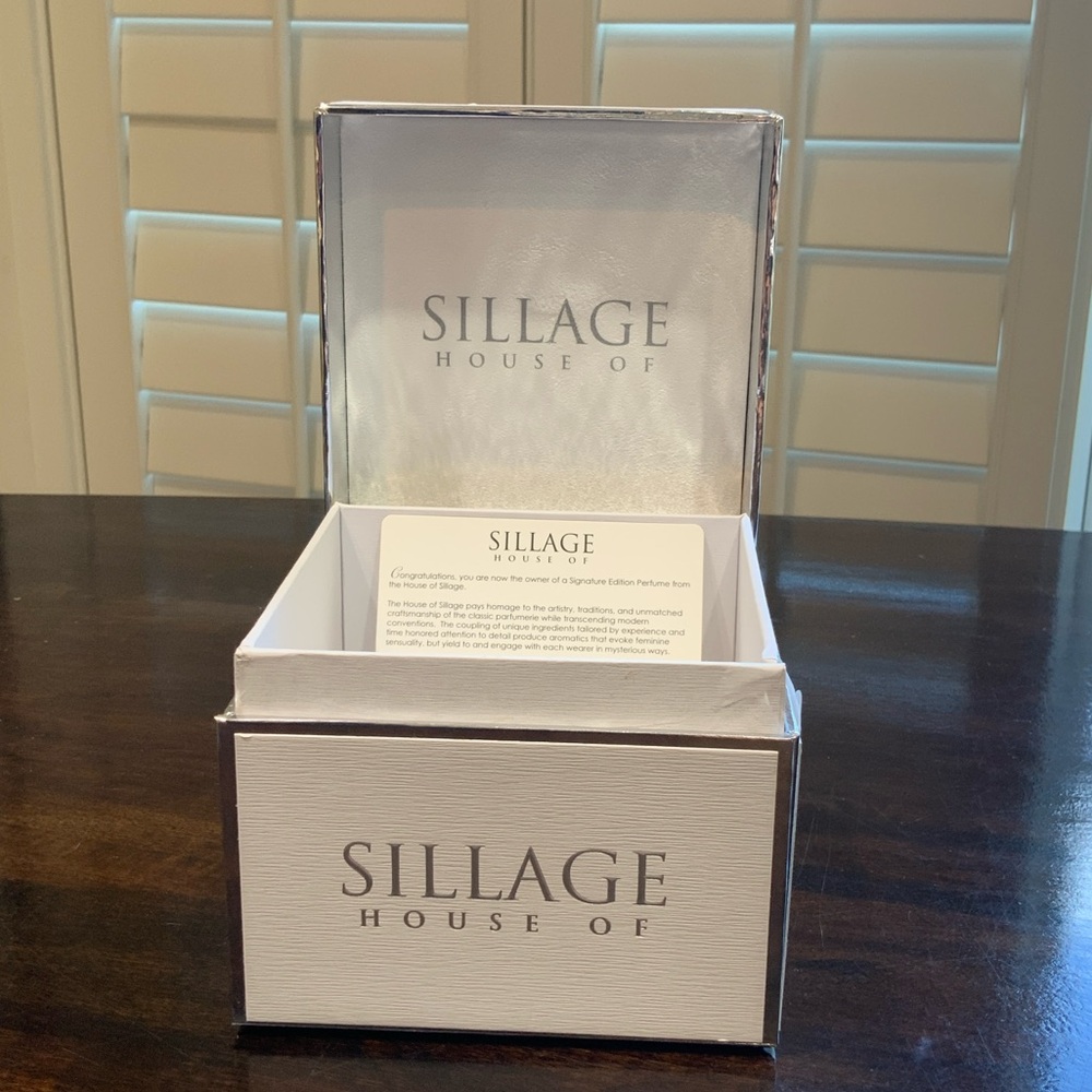 House of Sillage Love is in the Air Fragrance Box